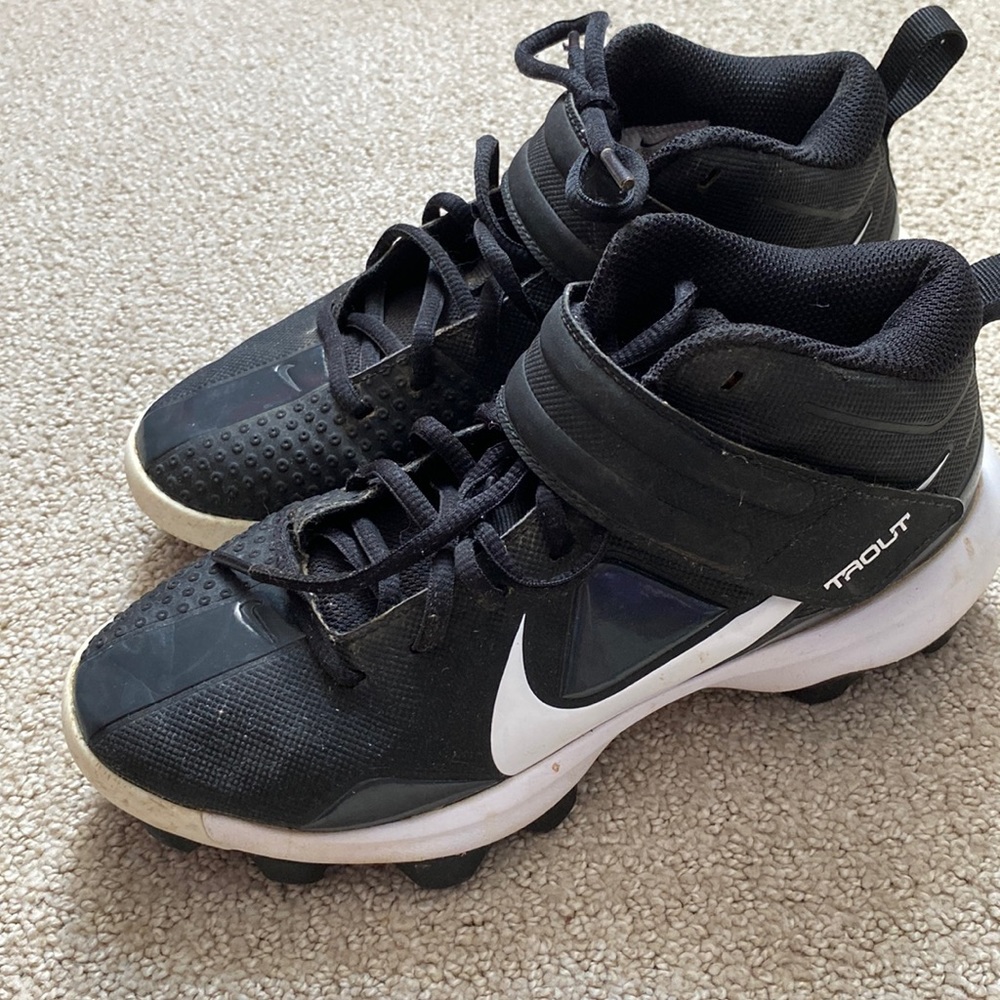 Boys baseball cleats Nike trout size 3.5